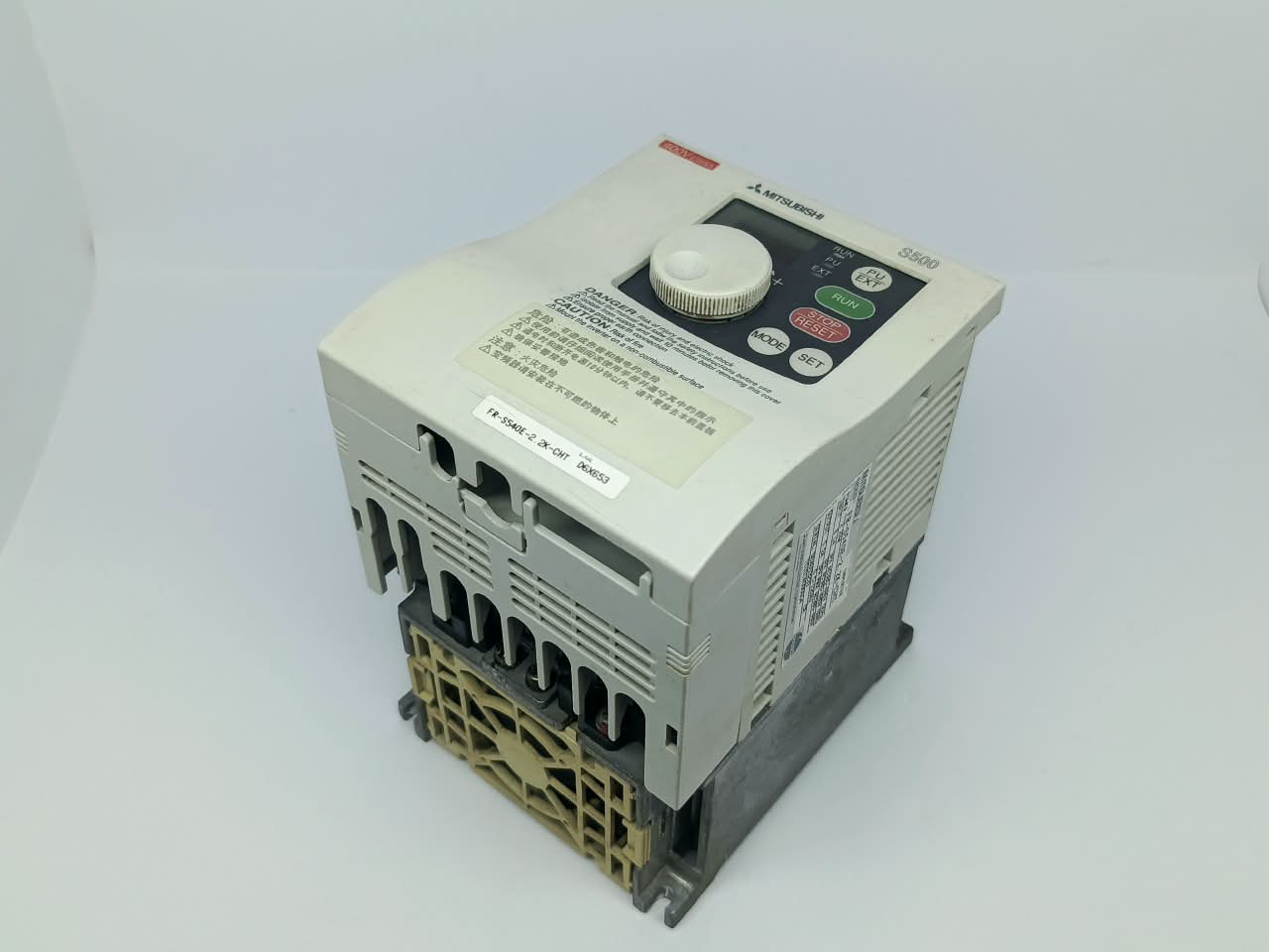 55 MITSUBISHI FR-S540E-2. 2K-CHT INVERTER 2.2 kW (3 HP) Three Phase Industrial AC Variable Frequency Drive (VFD) - Image 1